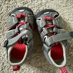 Never worn kids Keen Gray and Red Sporty Sandals with Adjustable Fit